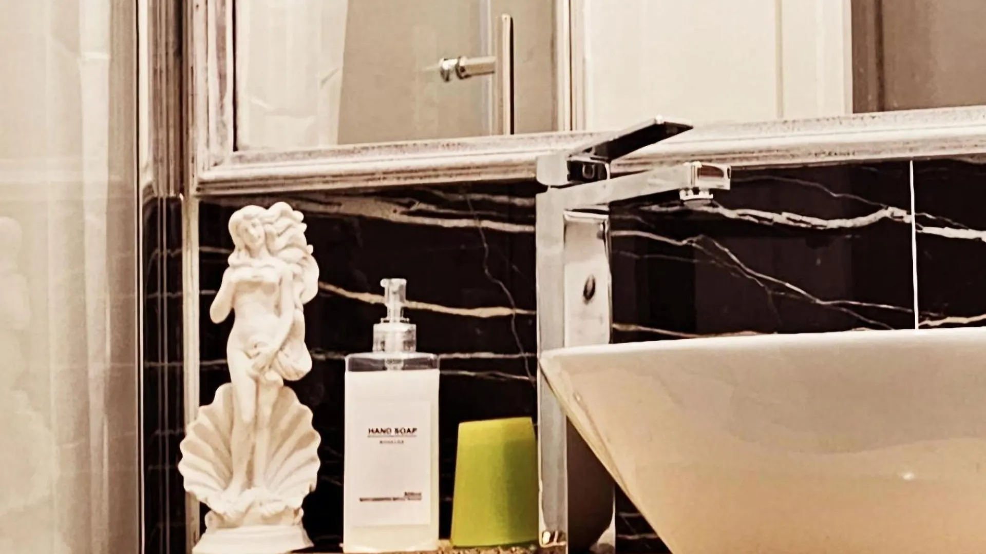 Bed & Breakfast Venere Supercentral B&B Florence Italy